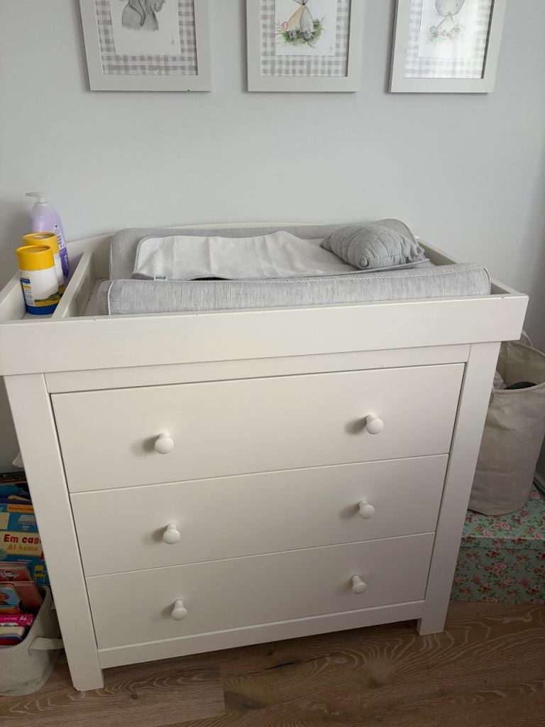 Baby change chest of drawers