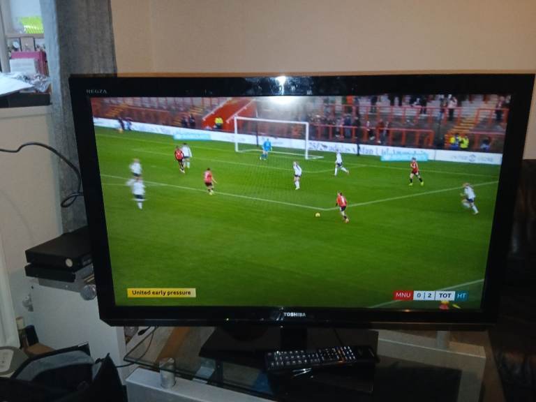 image for TOSHIBA 32" TV FREEVIEW WITH REMOTE CONTROL WITH TV ANTENNA 