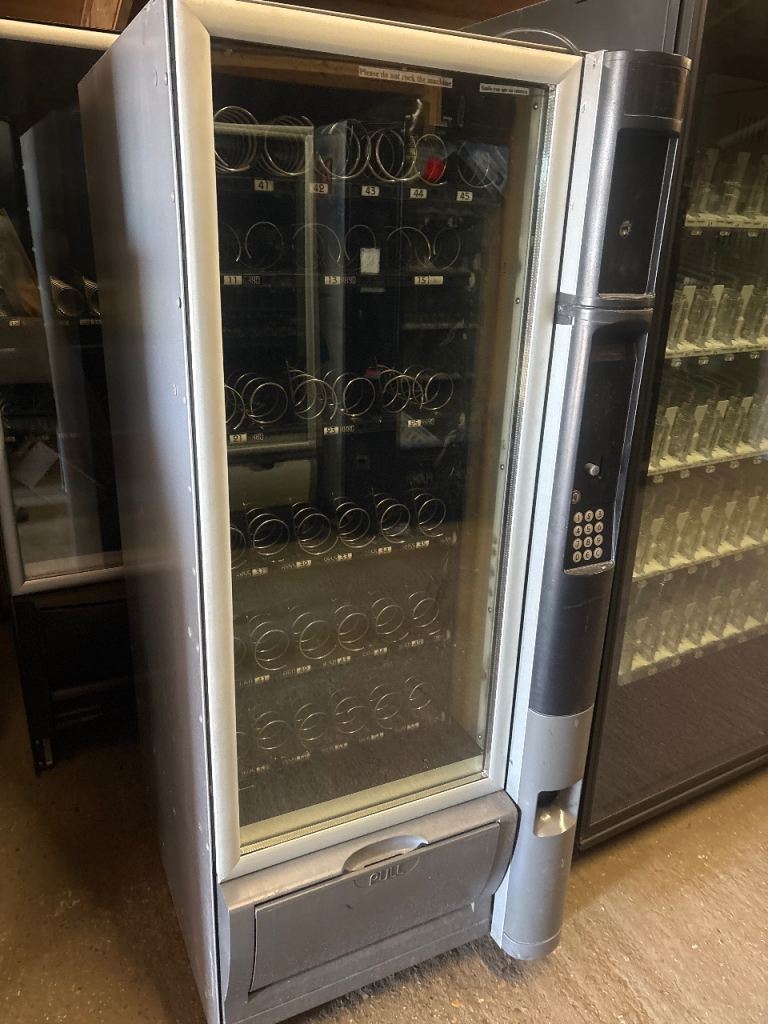 Necta SNAKKY vending machine