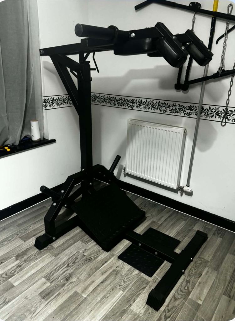 leverage squat machine (rival)