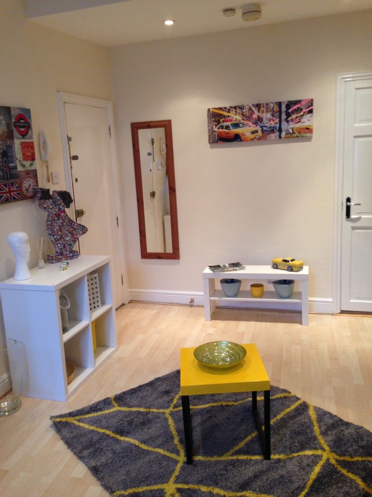 1 Bed Flat For Rent - Royston 