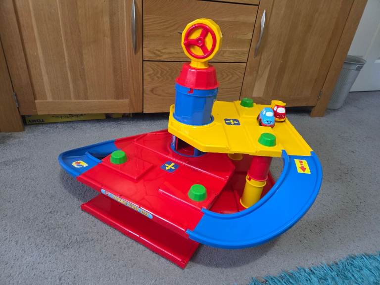 Big steps toy garage 