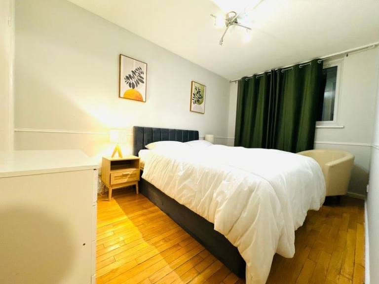 🌆 Spacious Double Room with Balcony – All Bills Included – Available Now!🌆