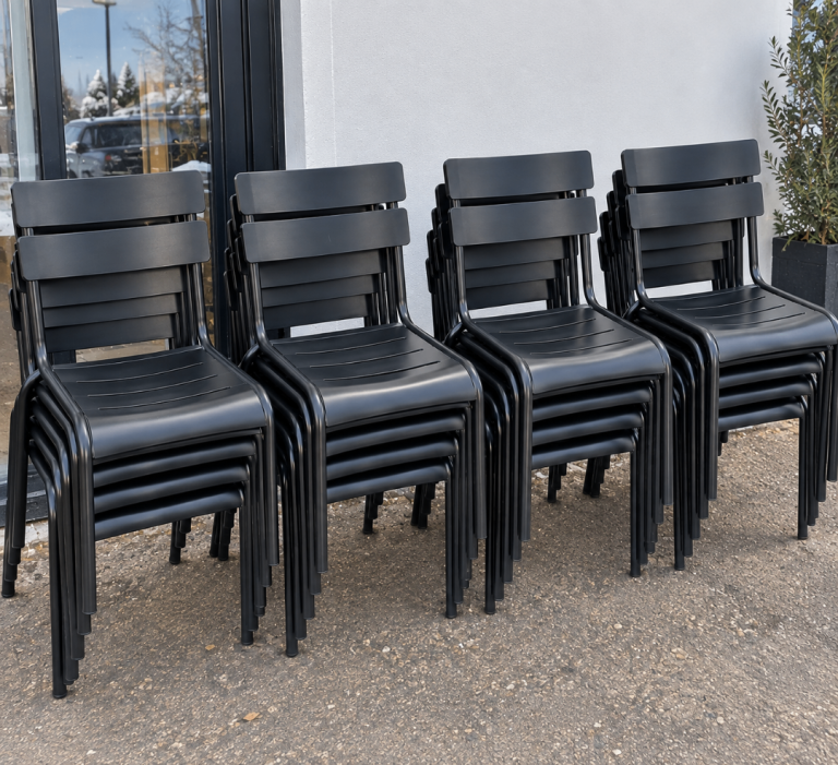 16 HEAVY-DUTY BLACK STACKABLE METAL CHAIRS – RESTAURANT / CAFÉ / PUB / EVENTS