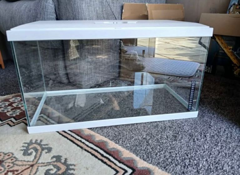 Large White Glass Fish Tank with Lid – Good Condition