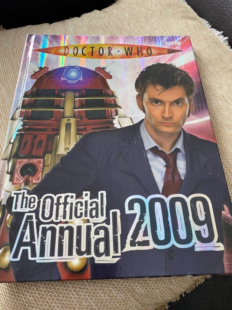 Dr Who 2009 annual signed by star