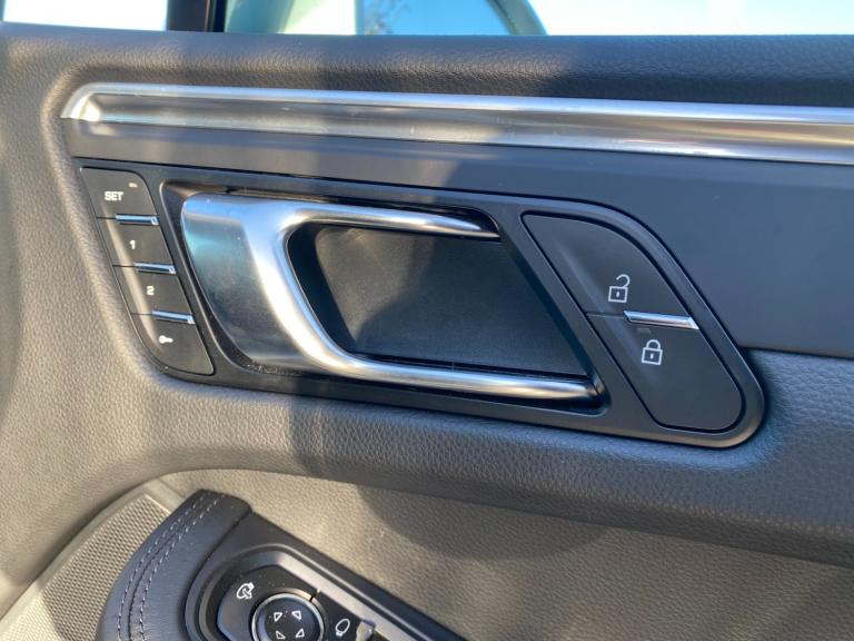 2020 Porsche Macan 2.0T PDK - Panoramic Sunroof &amp; Bose Audio &amp; PASM &amp; Huge Spec 4x4 P...