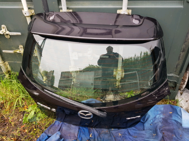 Mazda 2 mk2 tailgate with spoiler 