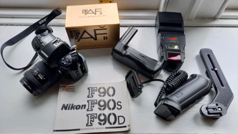 Nikon F90X Camera Bundle (GOOD CONDITION)