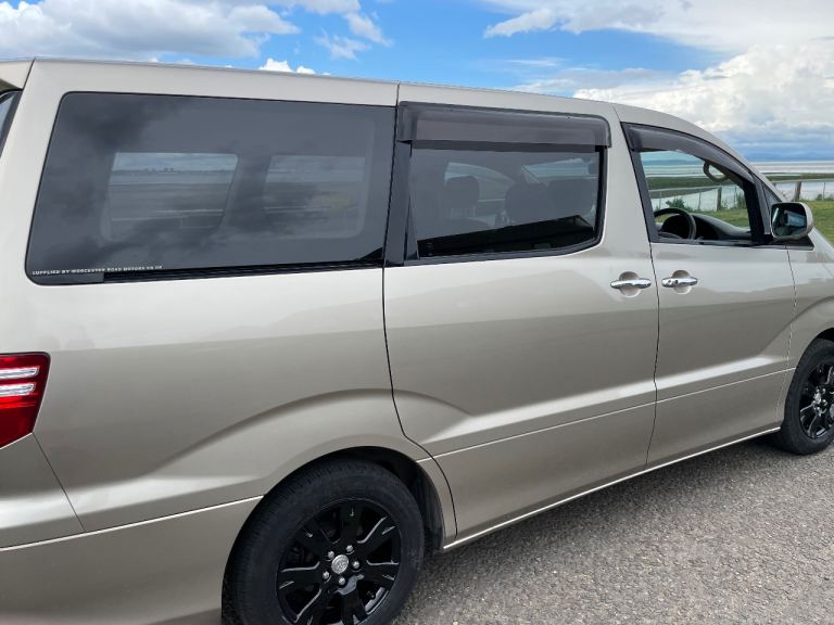 Toyota Alphard 
