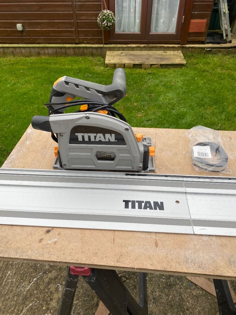 Titan Plunge Saw with Guide Rail – As Good As New
