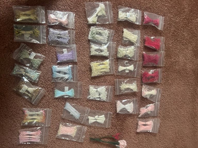 All diff styles/colours stamens for cake flowers