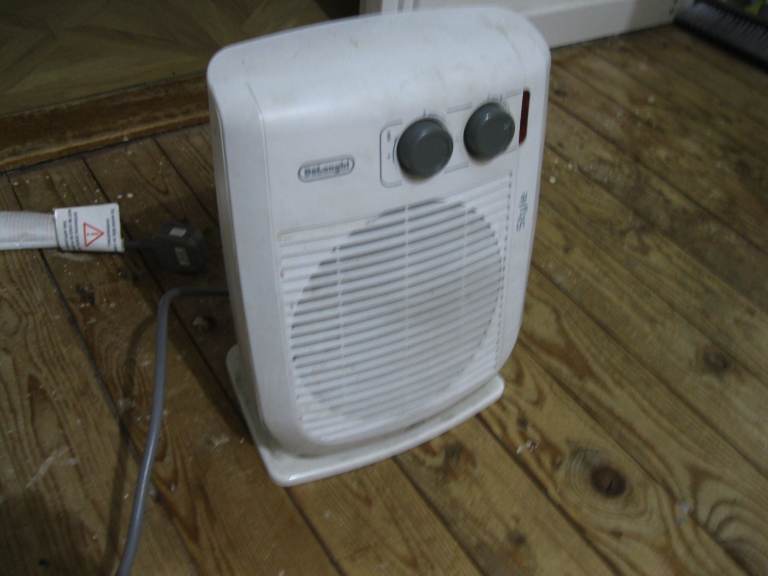 FREE NOISY FAN HEATER  LEICESTER LE4 5DJ