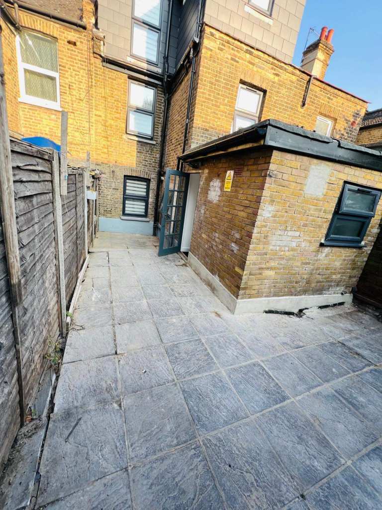 DOUBLE ROOM AVAILABLE NOW TOTTENHAM, N17 – 3 minutes from station