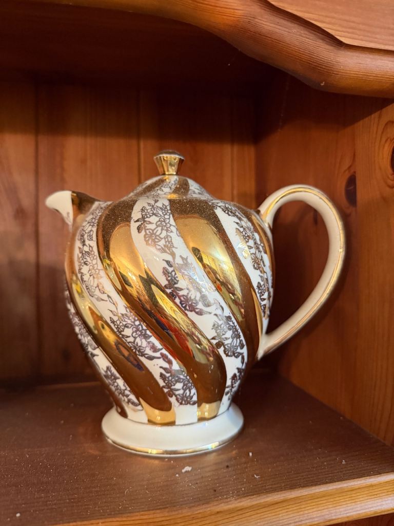 Vintage Sadler Gold Lustre Teapot – Made in England