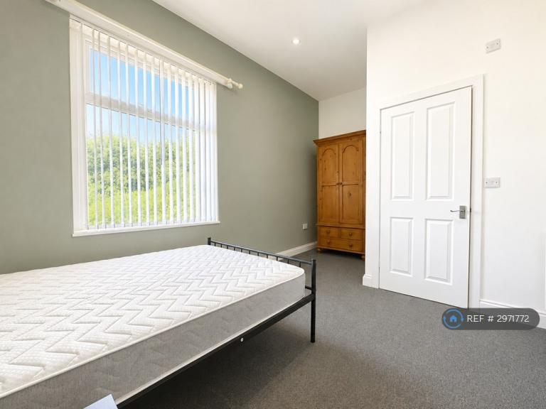 1 bedroom in Carr Lane, Shipley, BD18 (#2971772)