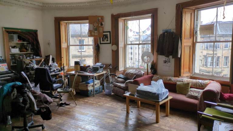 Huge sunny room - 10 mins walk to Royalmile 