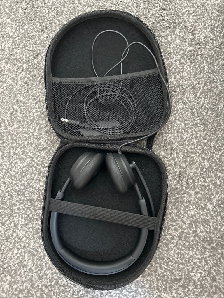 Microsoft headset with microphone and case