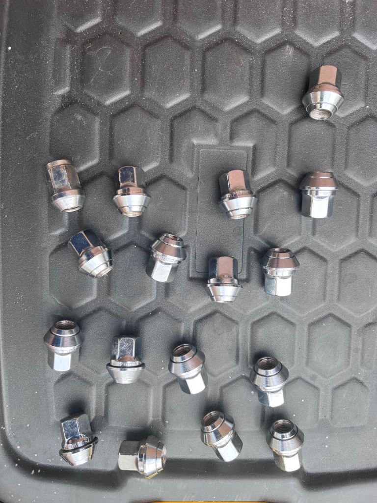 For Ford Focus Alloy Wheel Nuts Bolt Lug Stud Tyre Whorl Nuts