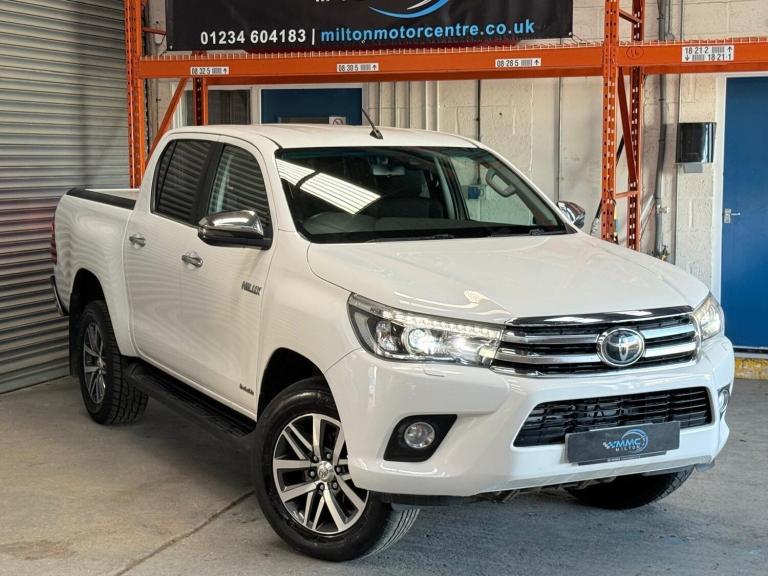  Toyota Hilux 2.4 D-4D Invincible Auto 4WD Euro 6 (s/s) 4dr (TSS) Diesel Automatic