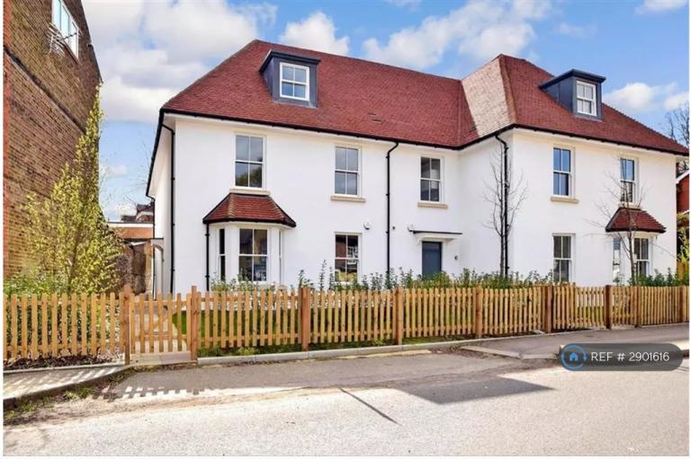 1 bedroom flat in Hatchlands Road, Redhill, RH1 (1 bed) (#2901616)