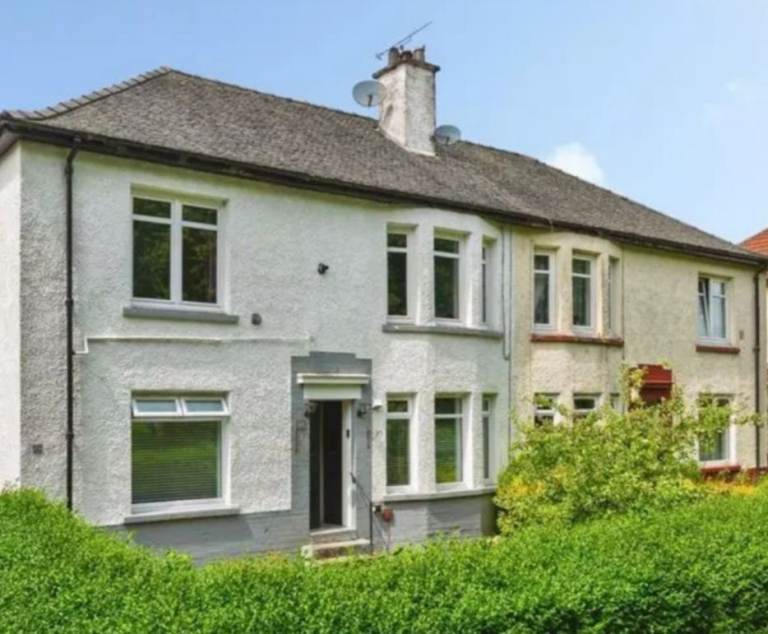2 large bedroom uper cottage