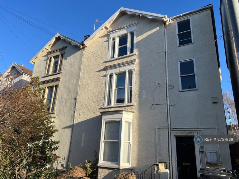 2 bedroom flat in Hampton Park, Bristol, BS6 (2 bed) (#2757889)