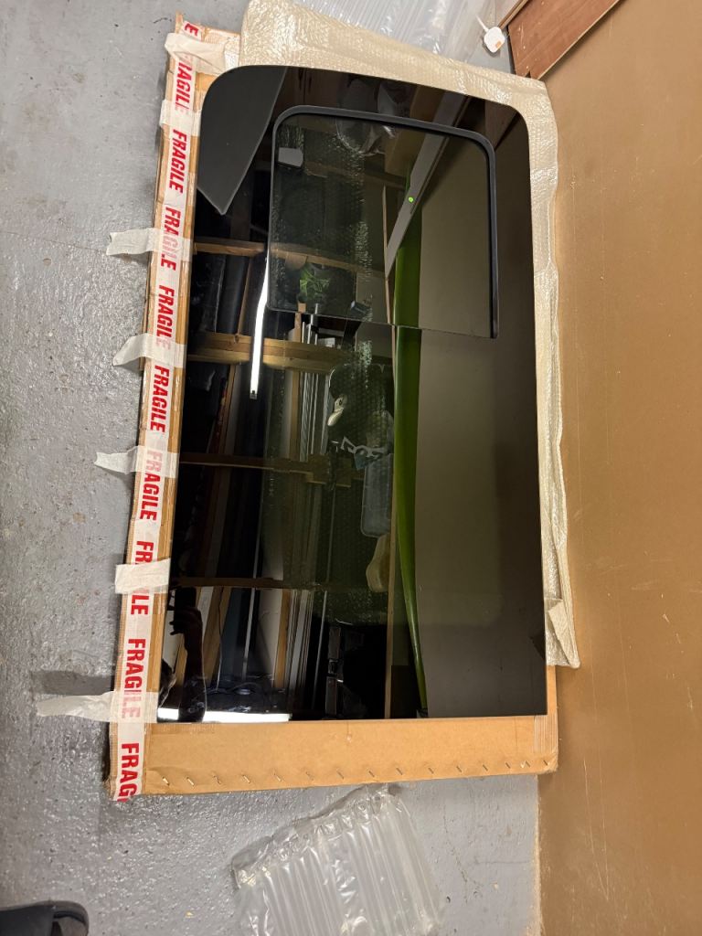 Sliding door window for crafter/sprinter