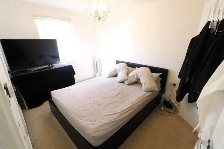 🪄🌸Massive Double Room for Single Occupancy | Steps from Mile End Station & Park!