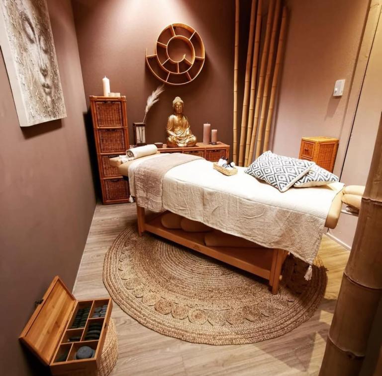 Ayurvedic Massage with Indian lady