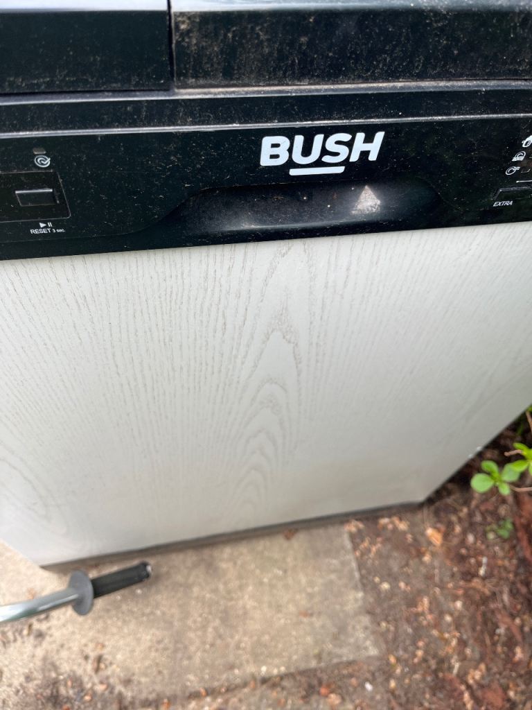 Bush dishwasher full size. Spares or repair please read