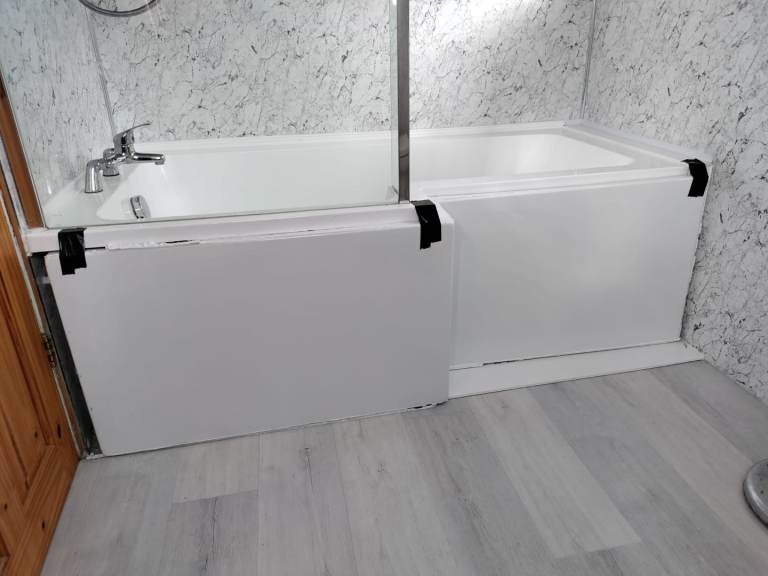 1650 L shaped bath and shower screen
