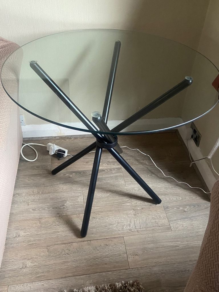 Glass table/small dining table 