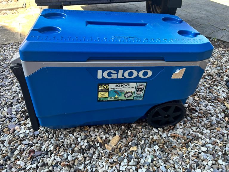 Igloo cooler on wheels