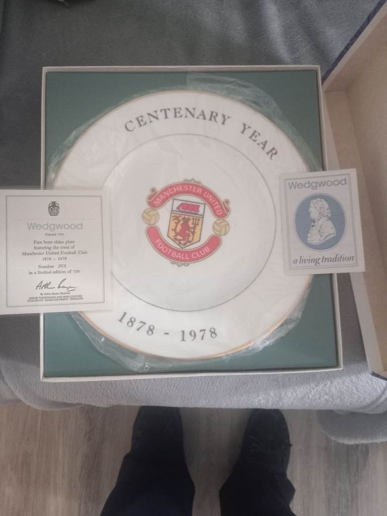 Manchester Utd Centenary plate limited edition.