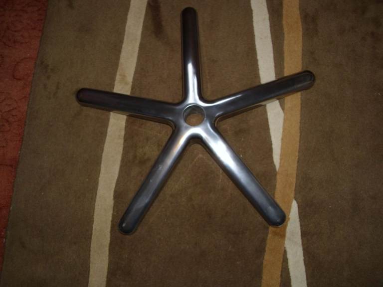 REM HAIRDRESSERS CHAIR OR A SALON CHAIR