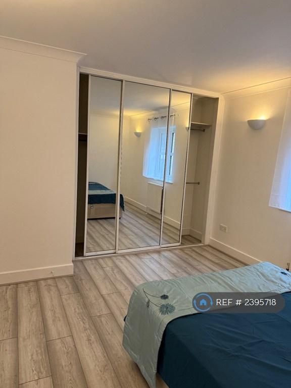 2 bedroom flat in Raven Row, London, E1 (2 bed) (#2395718)