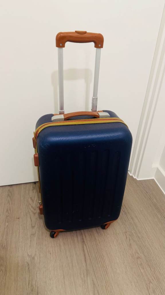 Blue Hard Shell Cabin Size Suitcase with Wheels & pull out handle – 55cm x 36cm x 23cm