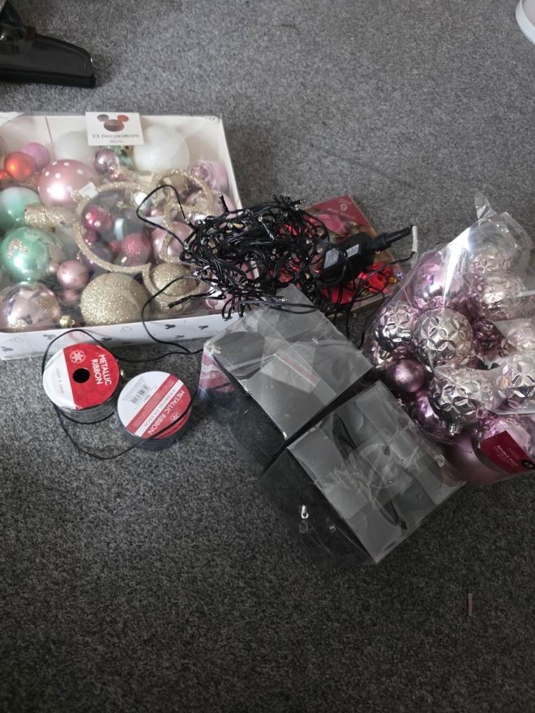 Christmas tree decorations 
