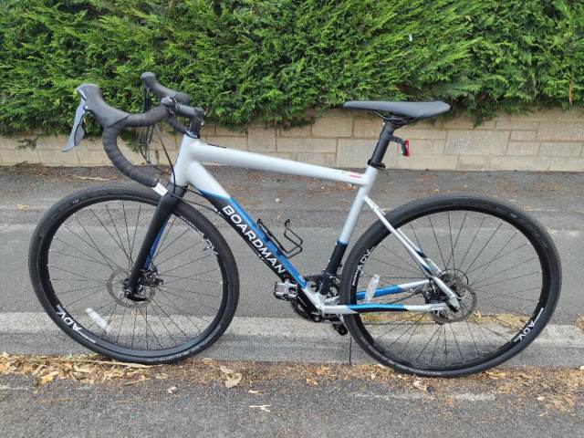 Boardman ADV 8.8 Gravel Bike - Medium - Shimano Sora 18 Speed