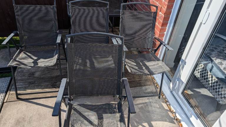 Free outdoor table and chairs!!