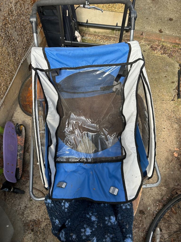 Pet carrier with wheels