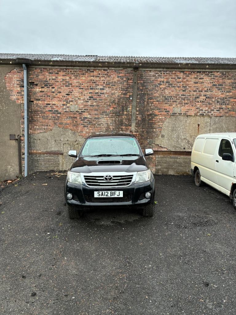Toyota Hilux invincible