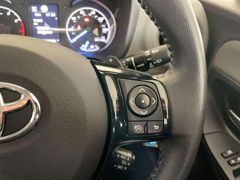 2019 Toyota Yaris 1.5 VVT-i Icon Tech Hatchback 5dr Petrol CVT Euro 6 (111 ps) - SAT NAV + PA HAT...