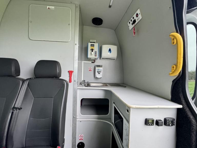 MERCEDES-BENZ SPRINTER 315 L2 2.0 CDI L2 MWB WELFARE VAN WITH TOILET White Manu