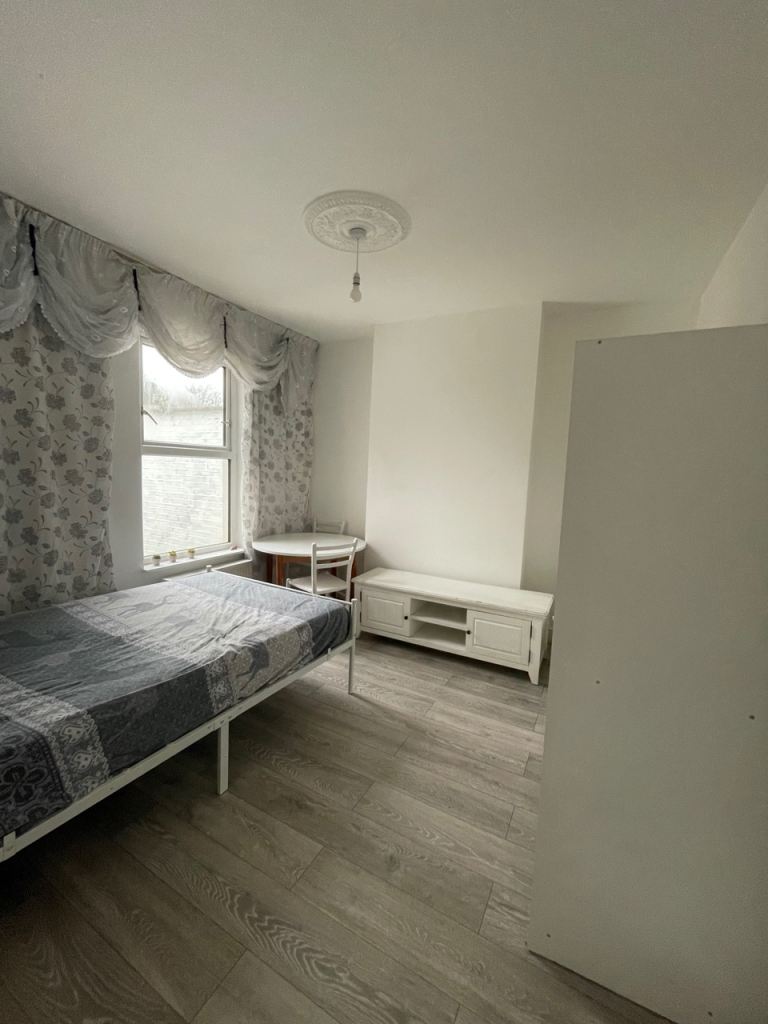 Double Room available in Highgate