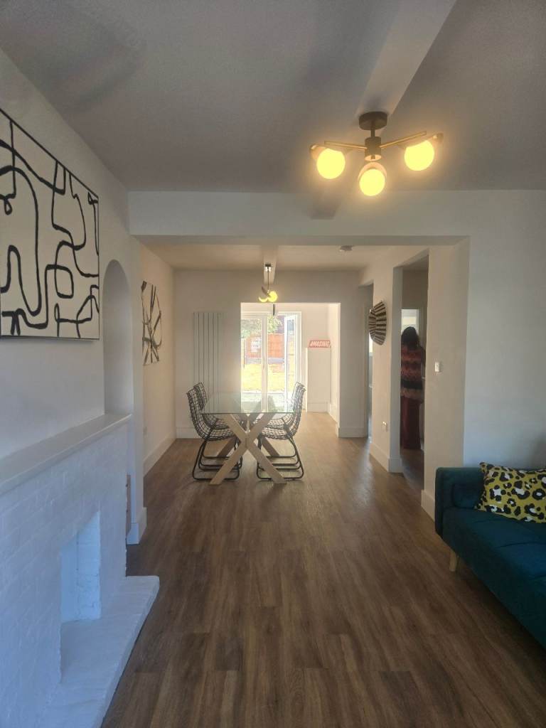 3 BEDROOM HOUSE FOR RENT IN  HANWORTH  FELTHAM 