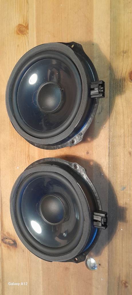 pair of car speakers 