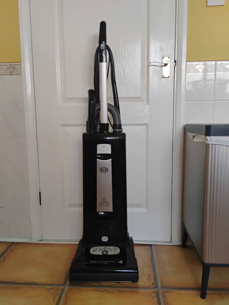 Sebo Automatic X4 Pet Eco Upright Vacuum Cleaner + 6 Bags & Carpet Powder (Excellent Condition)