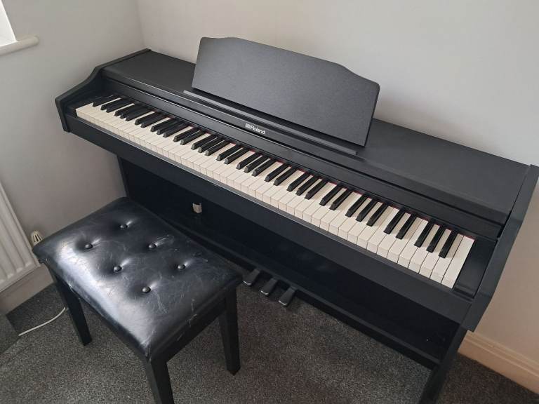 Roland RP102 Digital Piano + Stool. Excellent Condition. Fully Working